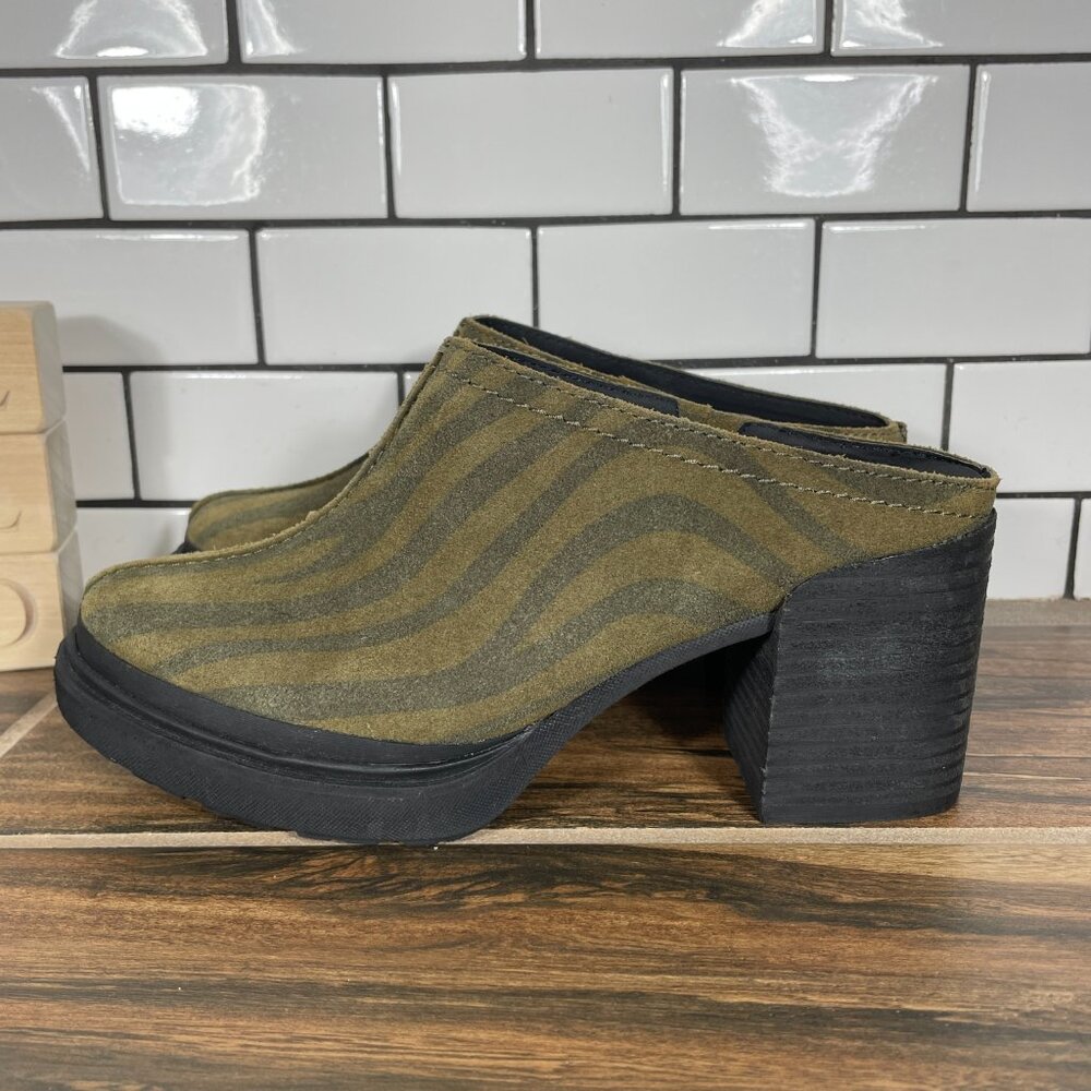 OTBT Split Womens Size 6 Shoes Tiger Print Suede Chunky Block Heel Slip On Mule